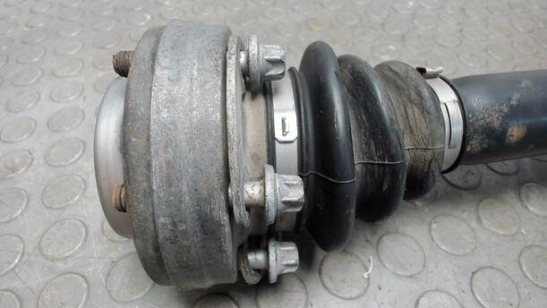 Foto: ANTRIEBSWELLE HINTEN LINKS eines BMW 116i