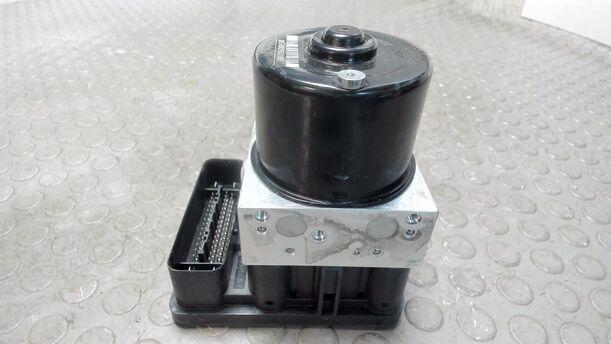 Foto: HAUPTBREMSAGGREGAT ABS / DSC eines BMW 116i