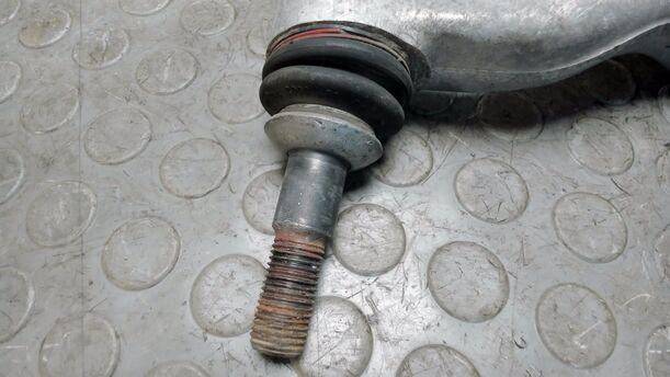 Foto: ZUGSTREBE / QUERSTREBE LINKS eines BMW 116i