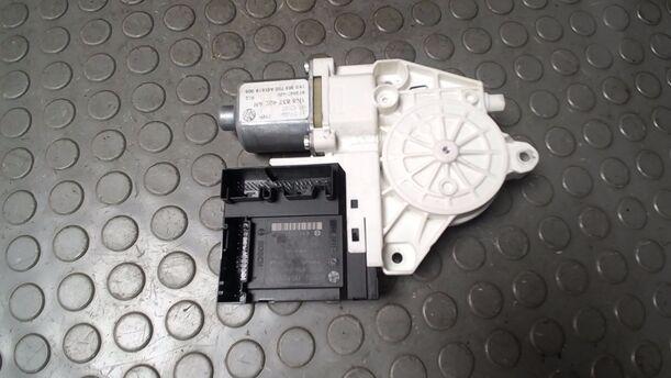 Foto: FENSTERHEBERMOTOR VORN RECHTS eines VW Golf Variant 1.4 TSI