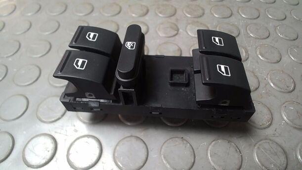 Foto: FENSTERHEBERSCHALTER eines VW Golf Variant 1.4 TSI XL