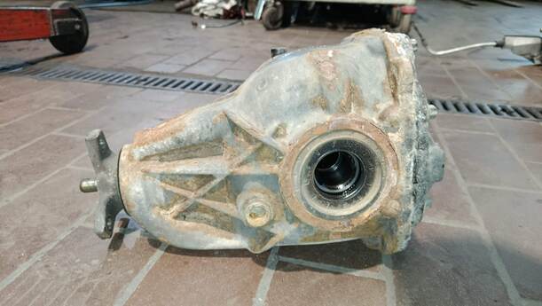 Foto: DIFFERENTIAL / HINTERACHSGETRIEBE eines Mercedes-Benz C 180 T Kompressor XL