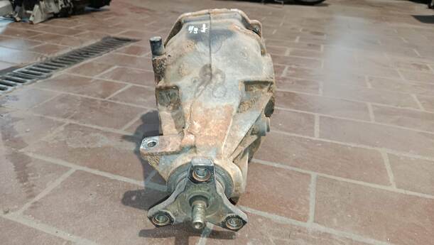 Foto: DIFFERENTIAL / HINTERACHSGETRIEBE eines Mercedes-Benz C 180 T Kompressor XL