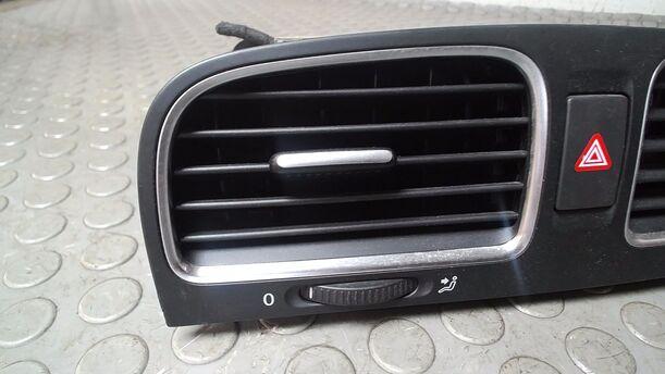 Foto: LUFTDÜSE MITTELKONSOLE eines VW Golf Variant 1.4 TSI XL