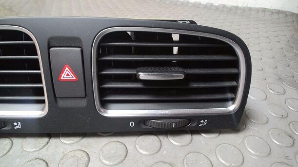 Foto: LUFTDÜSE MITTELKONSOLE eines VW Golf Variant 1.4 TSI XL