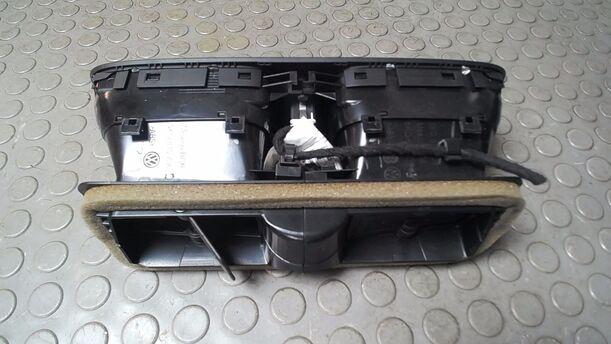 Foto: LUFTDÜSE MITTELKONSOLE eines VW Golf Variant 1.4 TSI XL