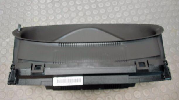 Foto: KOMBIINSTRUMENT / TACHOEINHEIT eines Mercedes-Benz C 180 T Kompressor