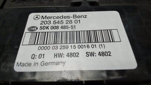Foto: STEUERGERÄT ZENTRALELEKTRIK / GRUNDMODUL eines Mercedes-Benz C 180 T Kompressor