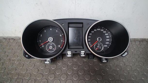 Foto: TACHOEINHEIT/ KOMBIINSTRUMENT eines VW Golf Variant 1.4 TSI Edition Exclusive