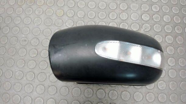 Foto: AUSSENSPIEGELKAPPE LINKS ( MIT BLINKER ) eines Mercedes-Benz C 180 T Kompressor Edition Exclusive