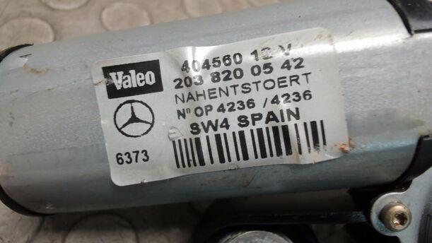 Foto: SCHEIBENWISCHERMOTOR HINTEN eines Mercedes-Benz C 180 T Kompressor Edition Exclusive
