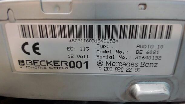 Foto: RADIO eines Mercedes-Benz C 180 T Kompressor