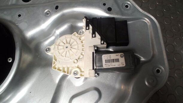Foto: FENSTERHEBER HINTEN LINKS ( VARIANT ) eines VW Golf Variant 1.4 TSI