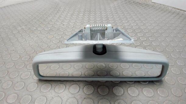 Foto: INNENSPIEGEL eines Mercedes-Benz C 180 T Kompressor