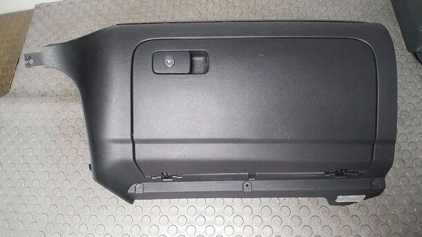 Foto: HANDSCHUHFACH eines VW Golf Variant 1.4 TSI