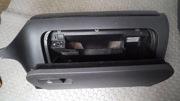 Foto: HANDSCHUHFACH eines VW Golf Variant 1.4 TSI