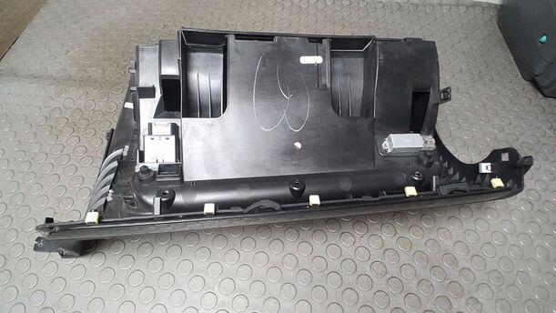 Foto: HANDSCHUHFACH eines VW Golf Variant 1.4 TSI