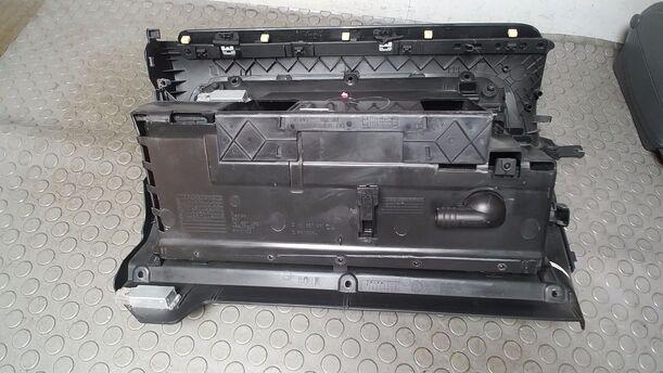 Foto: HANDSCHUHFACH eines VW Golf Variant 1.4 TSI