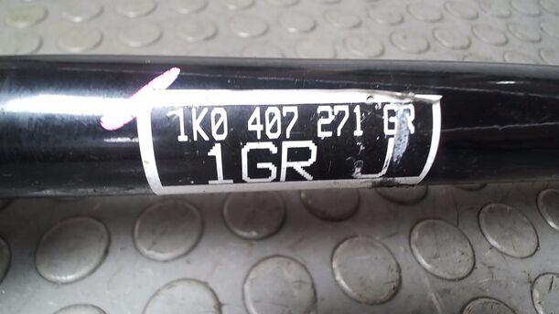 Foto: ANTRIEBSWELLE LINKS ( SCHALTGETRIEBE ) eines VW Golf Variant 1.4 TSI