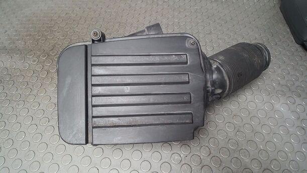 Foto: LUFTFILTERKASTEN eines VW Golf Variant 1.4 TSI GL