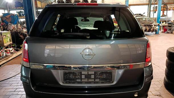 Foto: HECKKLAPPE / HECKDECKEL eines Opel Astra 1.6 Caravan