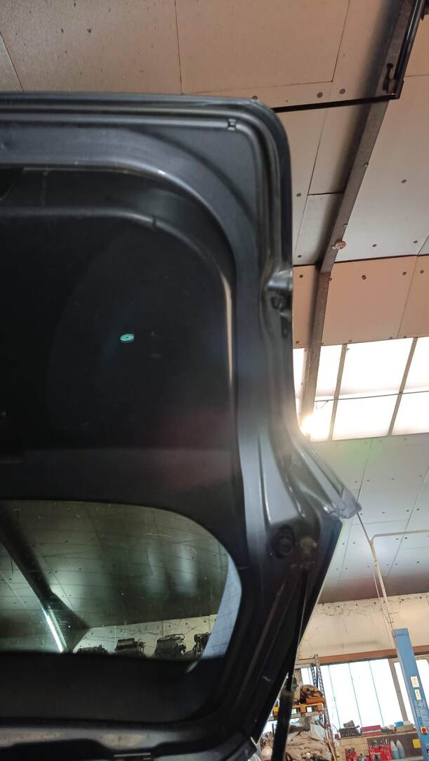 Foto: HECKKLAPPE / HECKDECKEL eines Opel Astra 1.6 Caravan