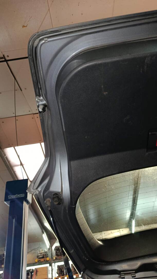 Foto: HECKKLAPPE / HECKDECKEL eines Opel Astra 1.6 Caravan