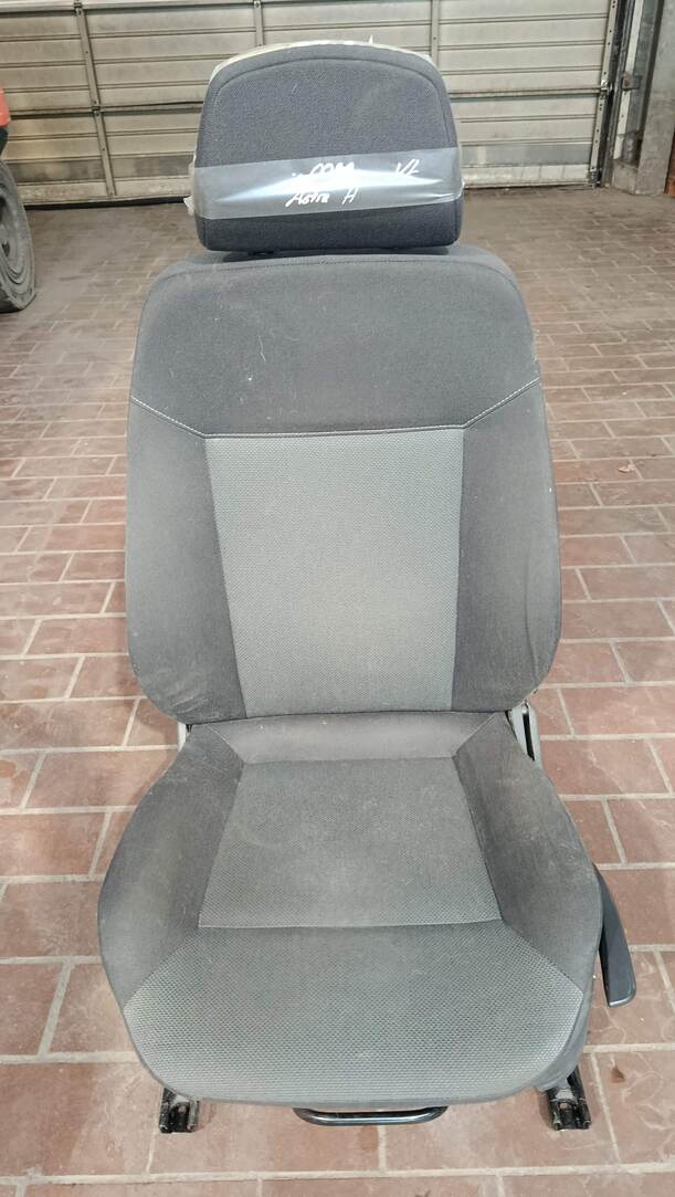 Foto: SITZ VORNE LINKS / FAHRERSITZ eines Opel Astra 1.6 Caravan