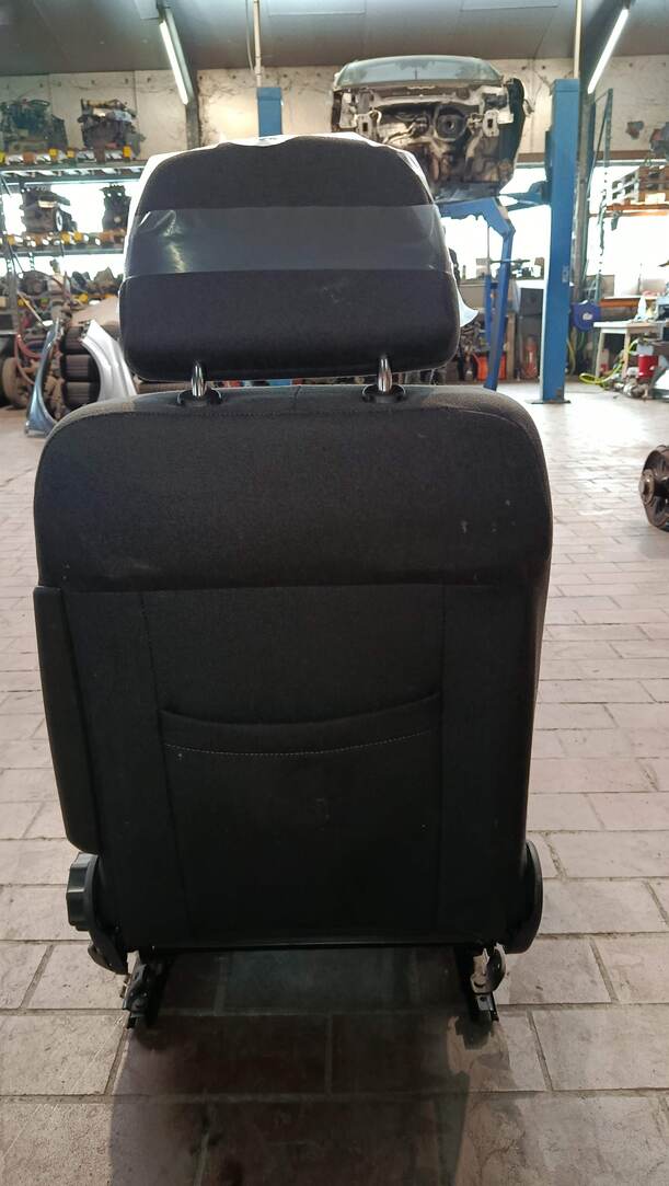 Foto: SITZ VORNE LINKS / FAHRERSITZ eines Opel Astra 1.6 Caravan