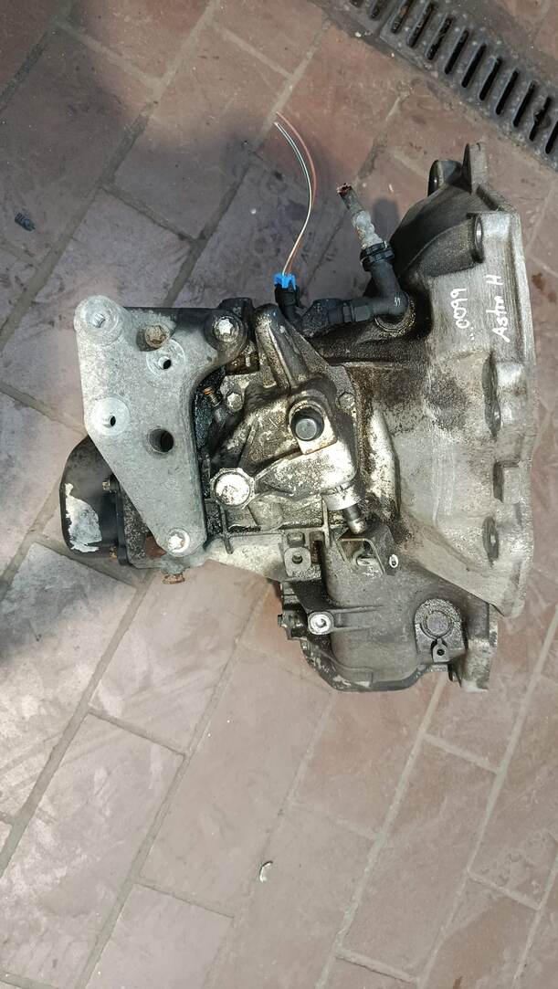 Foto: SCHALTGETRIEBE 5 GANG ( F17 / 3,94 ) eines Opel Astra 1.6 Caravan