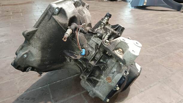 Foto: SCHALTGETRIEBE 5 GANG ( F17 / 3,94 ) eines Opel Astra 1.6 Caravan