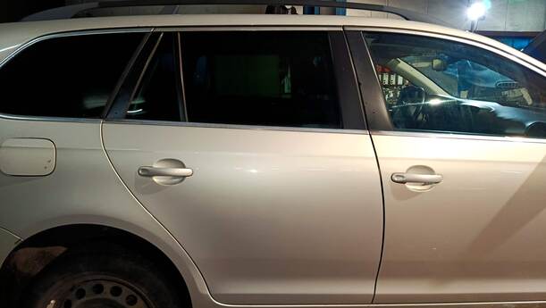 Foto: TÜR HINTEN RECHTS ( VARIANT ) eines VW Golf Variant 1.4 TSI