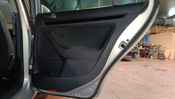Foto: TÜR HINTEN RECHTS ( VARIANT ) eines VW Golf Variant 1.4 TSI