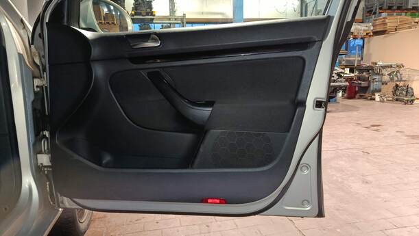 Foto: TÜR VORN RECHTS ( VARIANT ) eines VW Golf Variant 1.4 TSI