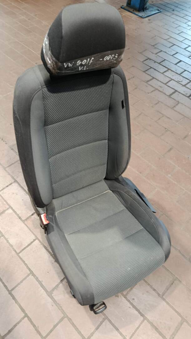 Foto: FAHRERSITZ/ SITZ VORN LINKS eines VW Golf Variant 1.4 TSI