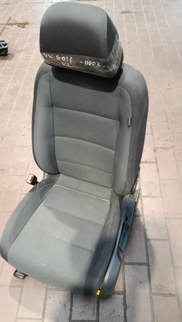 Foto: FAHRERSITZ/ SITZ VORN LINKS eines VW Golf Variant 1.4 TSI