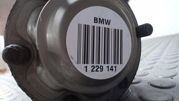Foto: ANTRIEBSWELLE HINTEN LINKS ( AUTOMATIK ) eines BMW 523i touring