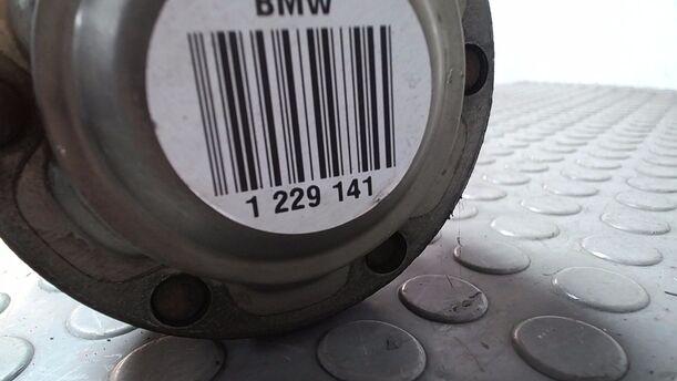 Foto: ANTRIEBSWELLE HINTEN RECHTS ( AUTOMATIK ) eines BMW 523i touring GL