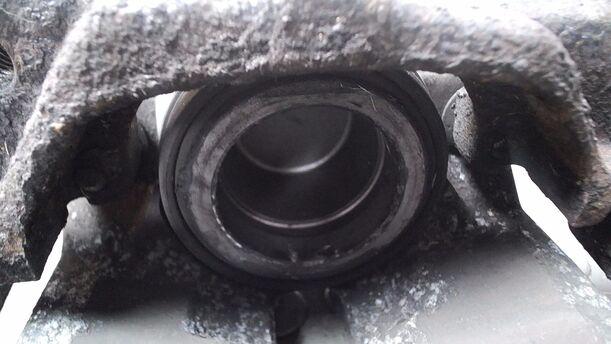 Foto: BREMSSATTEL VORN LINKS ( ATE ) eines BMW 523i touring