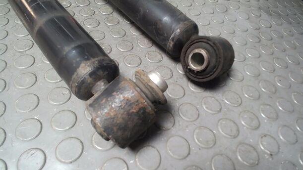 Foto: STOSSDÄMPFERPAAR HINTEN ( TOURING ) eines BMW 523i touring
