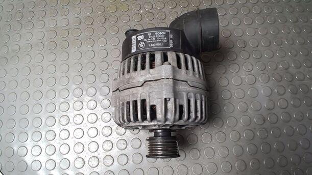 Foto: LICHTMASCHINE ( BOSCH / 120A ) eines BMW 523i touring