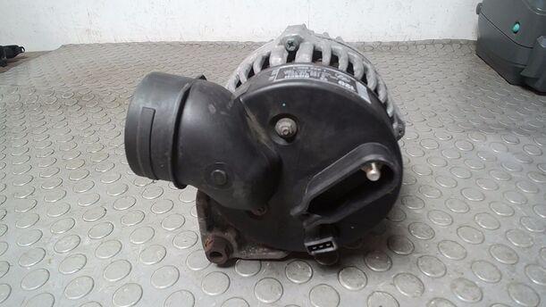 Foto: LICHTMASCHINE ( BOSCH / 120A ) eines BMW 523i touring