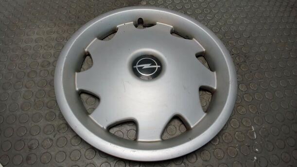 Foto: EINZELNE RADKAPPE / RADDECKEL 16 ZOLL eines Opel Astra 1.6 Caravan