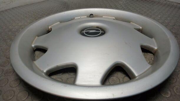 Foto: EINZELNE RADKAPPE / RADDECKEL 16 ZOLL eines Opel Astra 1.6 Caravan