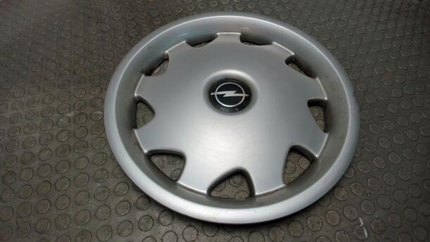 Foto: EINZELNE RADKAPPE / RADDECKEL 16 ZOLL eines Opel Astra 1.6 Caravan
