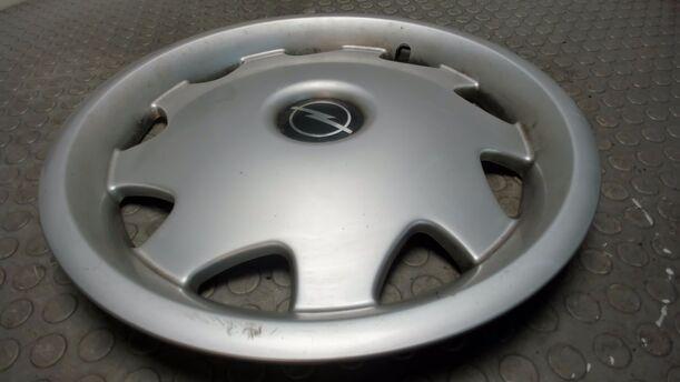 Foto: EINZELNE RADKAPPE / RADDECKEL 16 ZOLL eines Opel Astra 1.6 Caravan
