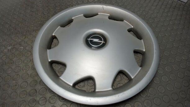 Foto: EINZELNE RADKAPPE / RADDECKEL 16 ZOLL eines Opel Astra 1.6 Caravan