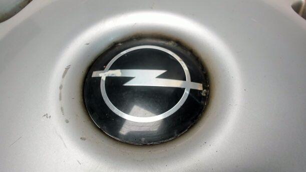 Foto: EINZELNE RADKAPPE / RADDECKEL 16 ZOLL eines Opel Astra 1.6 Caravan