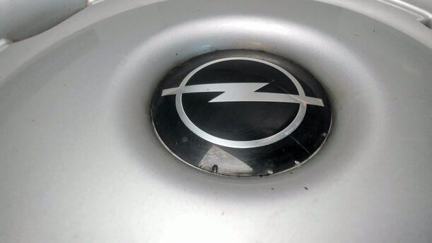Foto: EINZELNE RADKAPPE / RADDECKEL 16 ZOLL eines Opel Astra 1.6 Caravan