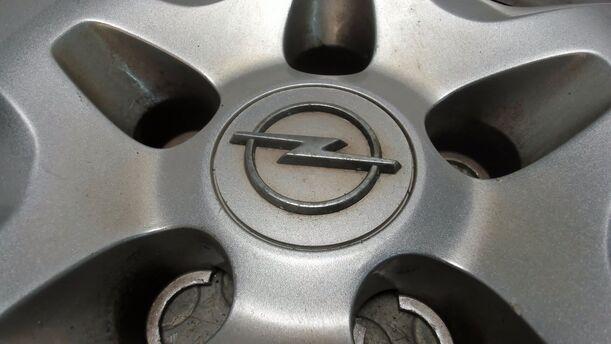 Foto: EINZELNE RADKAPPE / RADDECKEL 16 ZOLL eines Opel Astra 1.6 Caravan